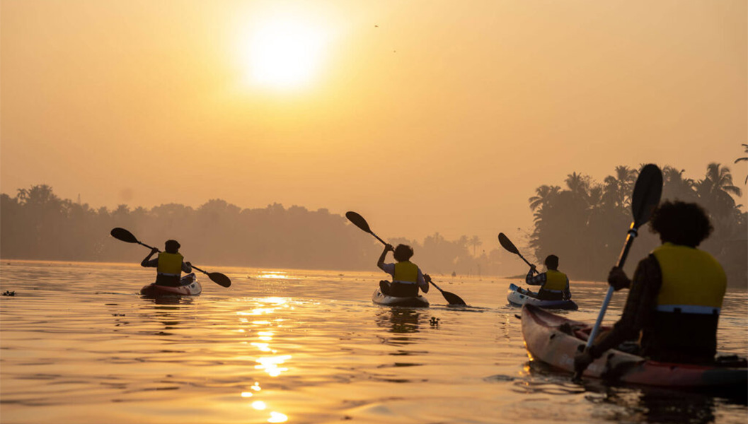Why Kerala’s Backwaters are the Perfect Destination for Sunset Kayaking